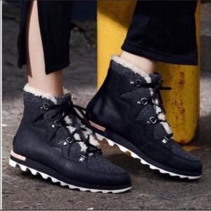 Sorel Sneakchic Alpine Waterproof Black Leather Felt Hiker Boots, 7